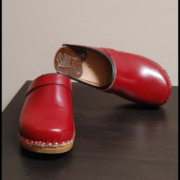 Bastad Shoes - Girl's or Woman's Red Bastad Swedish Clogs